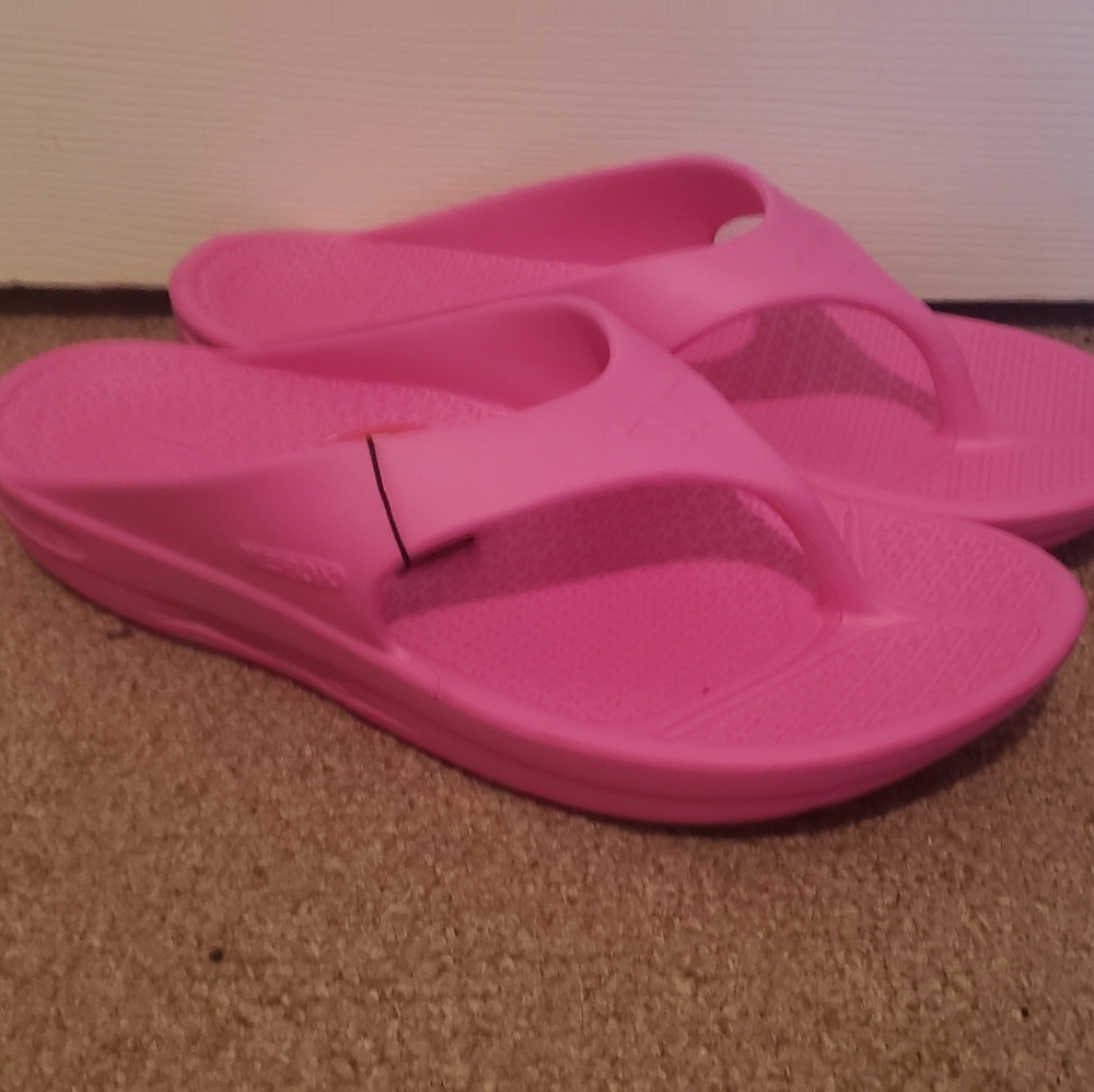 Telic Pink Rose Flip Flops Size 2XL
